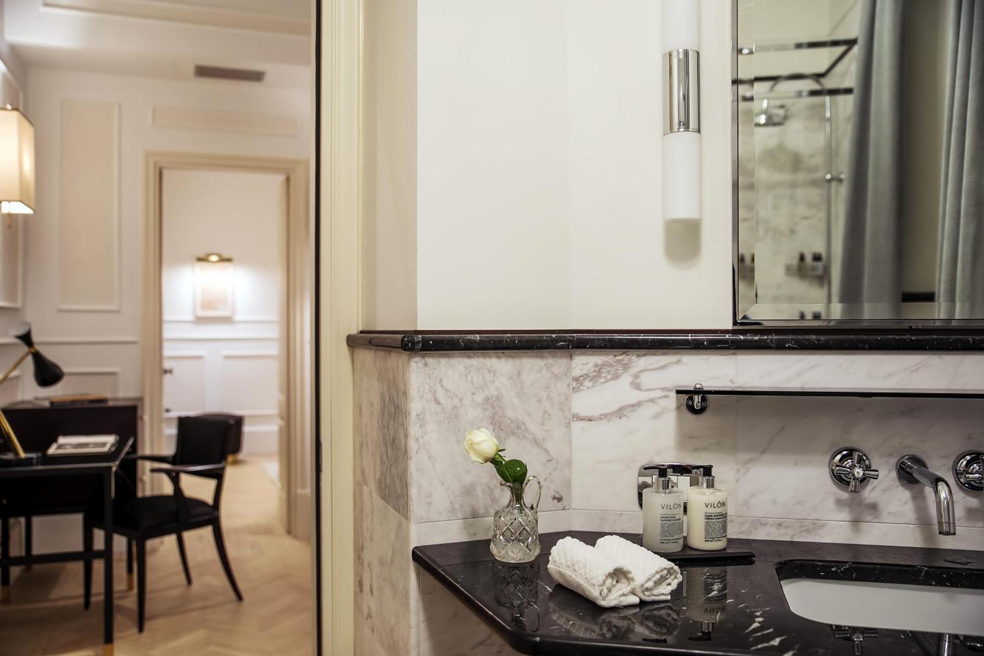 Hotel Vilon - Small Luxury Hotels Of The World Рим Екстер'єр фото